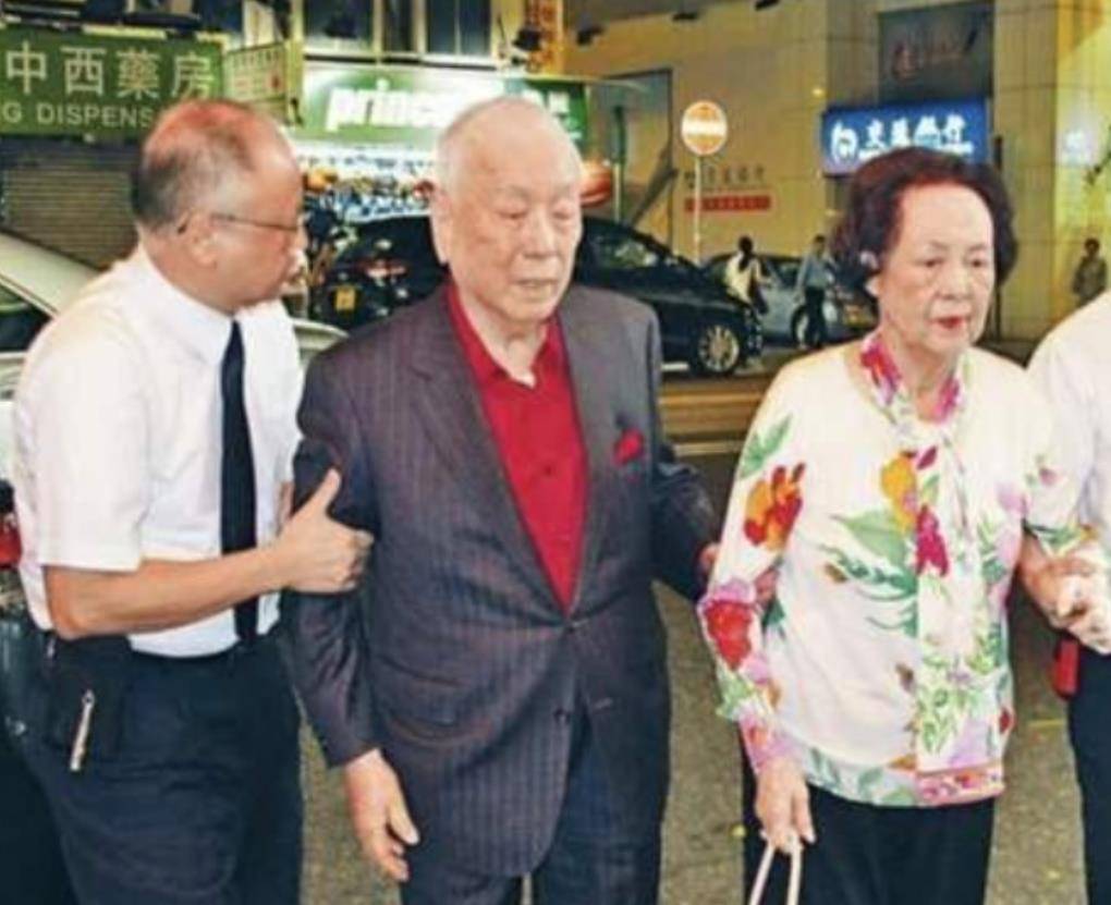 只认得出老伴许世勋一个人,还能叫出他的名字.