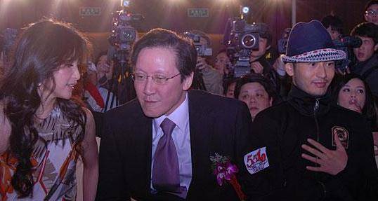 原创向华胜旧爱张玉珊一心做女强人为何46岁仍单身