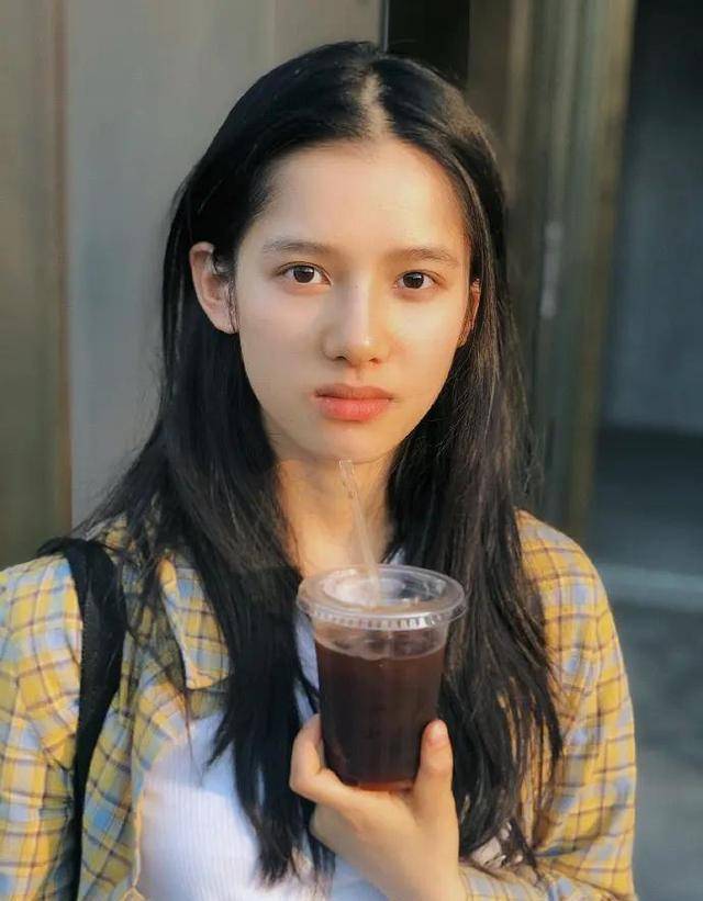 这部电影的女主角是张婧仪饰演的凌一尧.