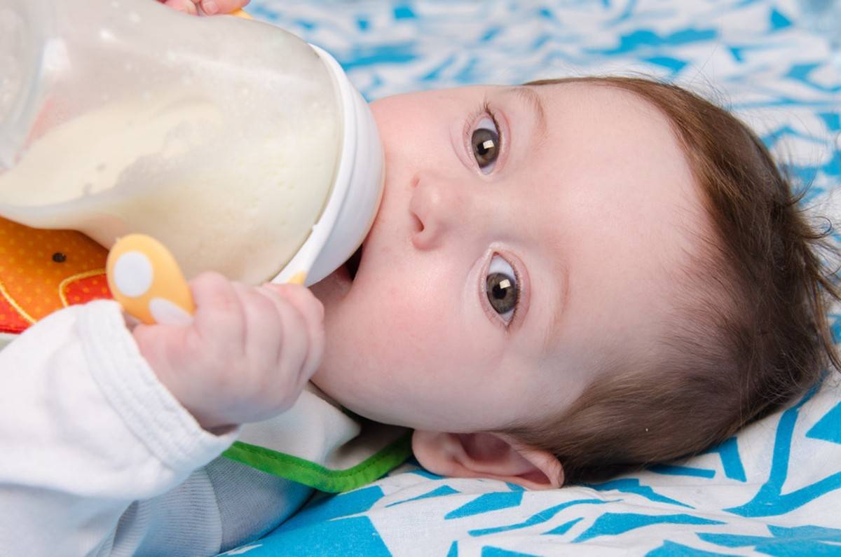 宝宝到底什么时候戒奶瓶？超过这个时间还不戒,会影响宝宝健康