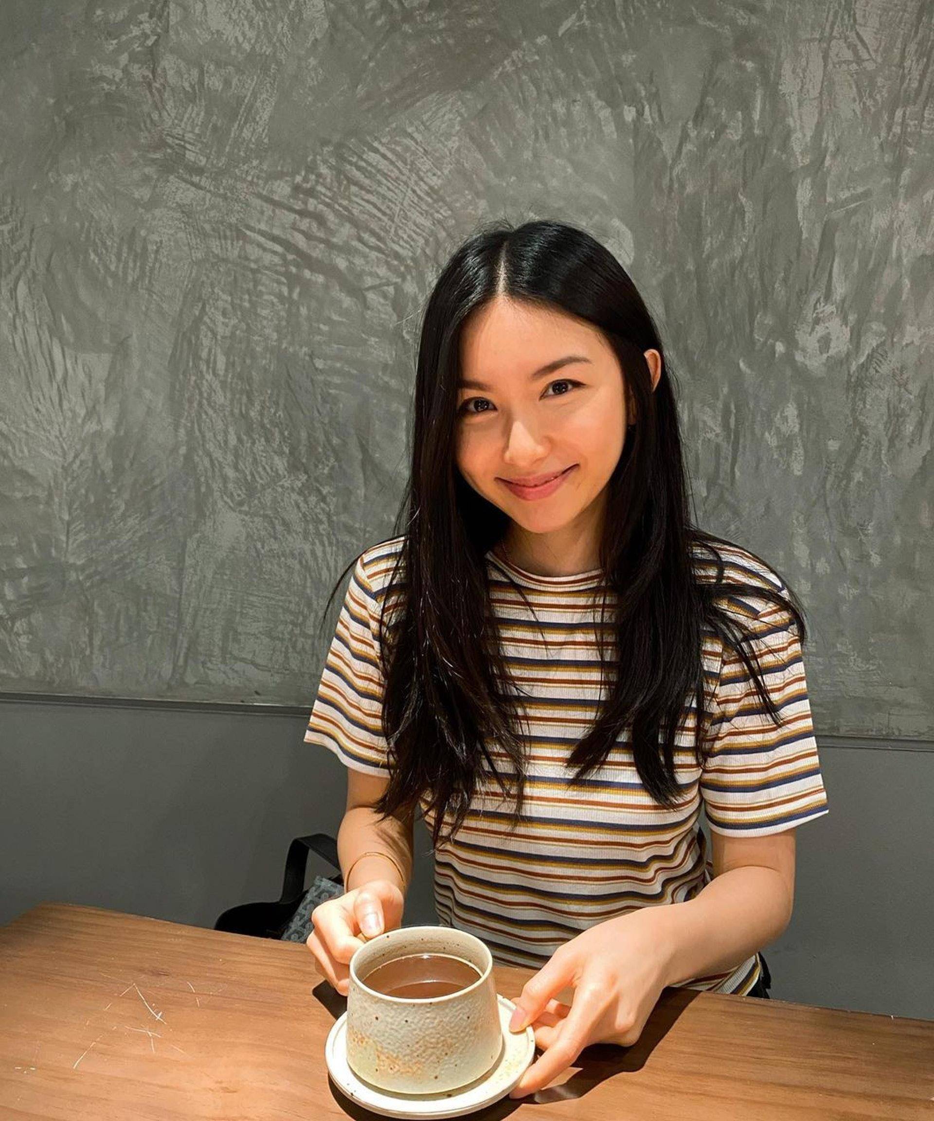 张兆辉的二女儿张卓姿(twiggy】早前他在微博公开为二女儿张卓姿