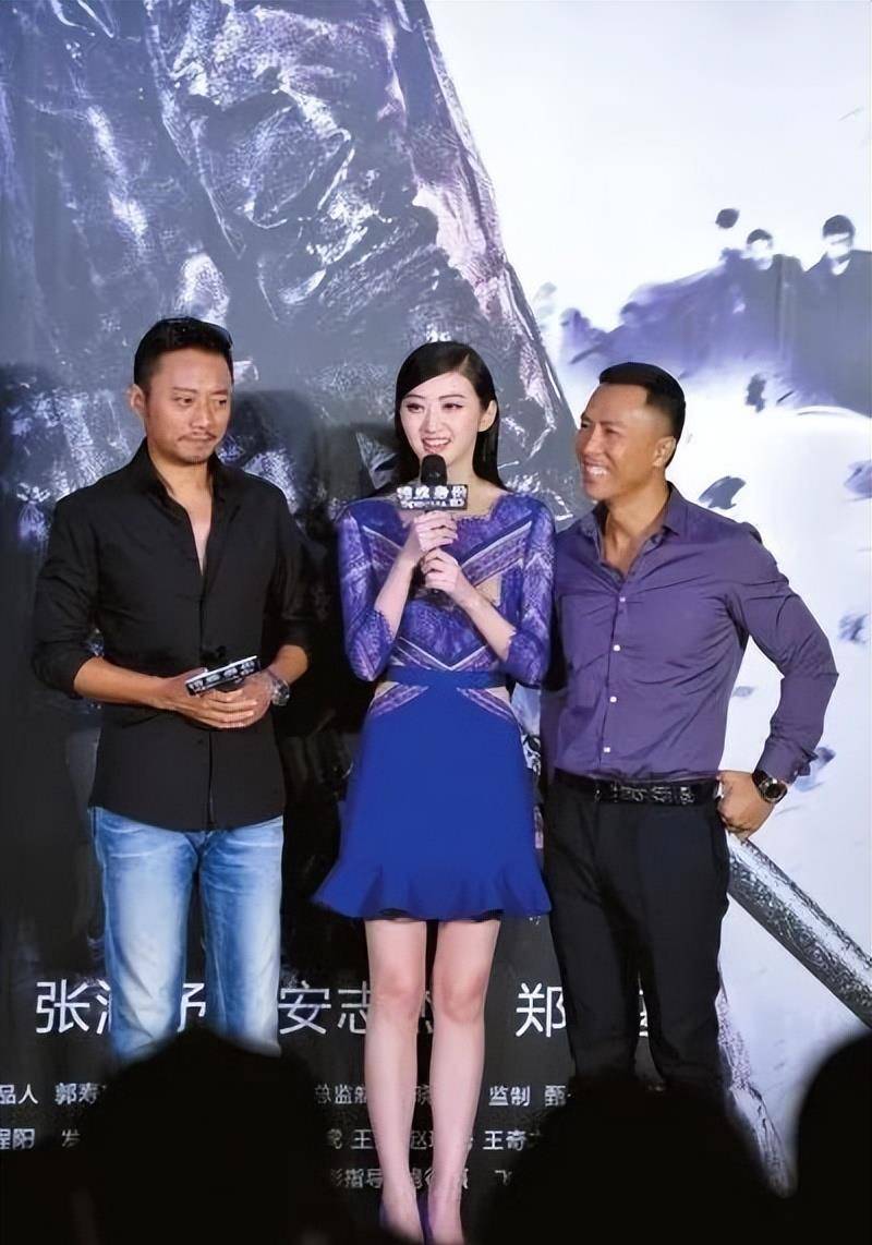 原创景甜曾被成龙扛起被甄子丹搂腰但在周润发身边乖巧自然