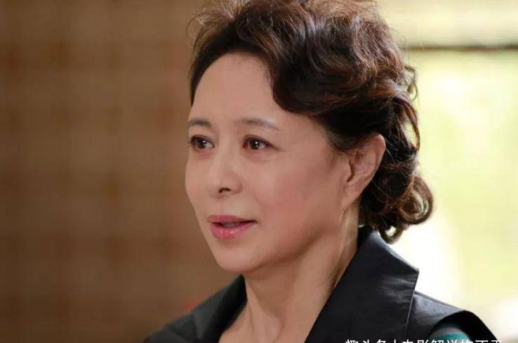 事业上蒸蒸日上的同时,也在婚姻方面也是顺风顺水,她的老公叫做李培森