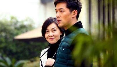 原创48岁闫妮为什么当年要跟军人前夫邹伟分手原因是什么聚少离多