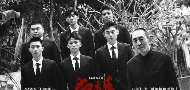 事实上,陈永胜曾经在张艺谋的影片《悬崖之上》中扮演了一个配角.