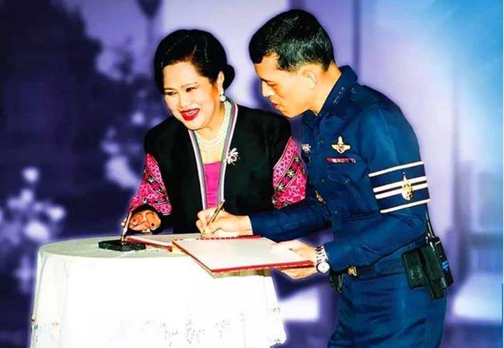 揭秘十世而亡血咒真相,诗丽吉年轻照片曝光_郑信_拉玛_王朝