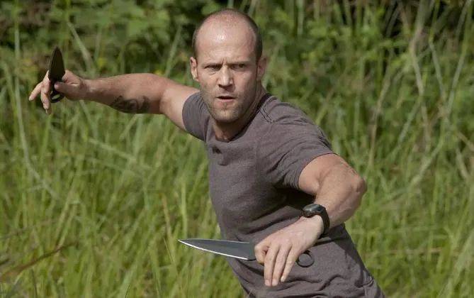 《家园防线》布洛克(杰森·斯坦森 jason statham 饰)的灰暗过往令他