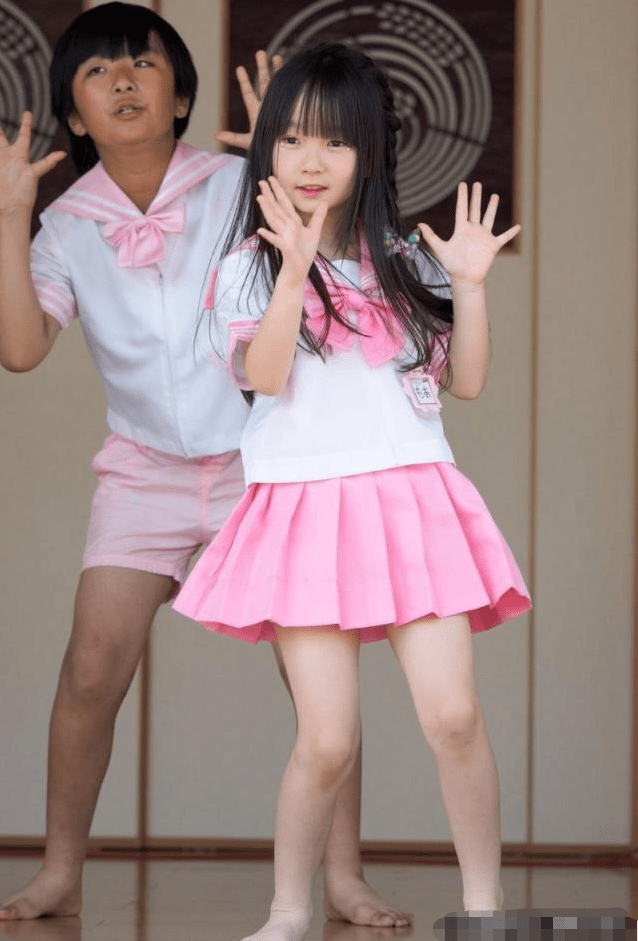 原创中日韩小学生女团哪家强小萝莉7岁出道桥本环奈天使颜