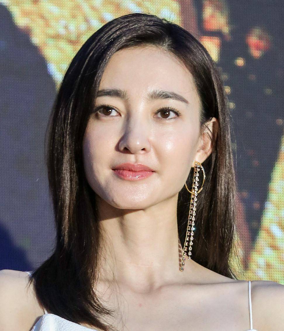 近日,有目击者称真实见到"素颜女神"王丽坤与男友在北京市朝阳区民政