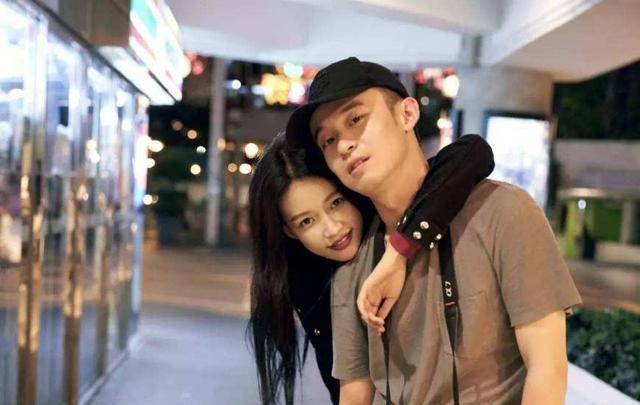 90后小花20岁出道,"影帝"老公对她一见钟情,低调早婚已有一女_孙怡_董