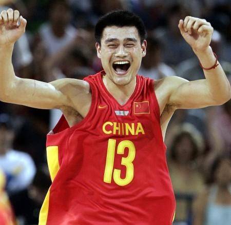 中国篮球历史上唯一的"篮球之神",姚明不够格,实力完胜易建联_刘玉栋