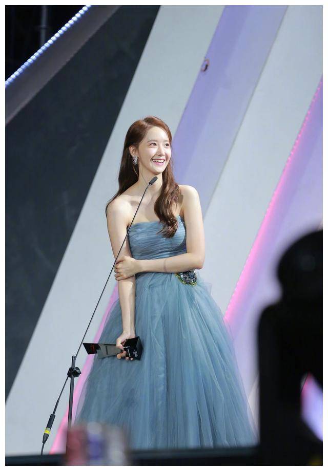"国民女神"林允儿真美!
