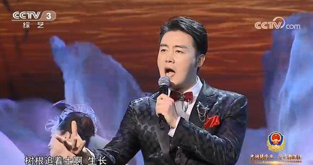 激励着大家在前行的道路上越战越勇,成就璀璨人生,跟随着党的脚步