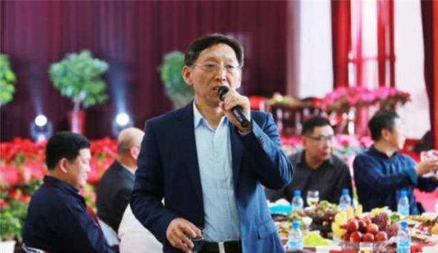 辽宁首富孙寿宽,出差吃盒饭,为家乡冠名16趟高铁身家350亿_营口_集团