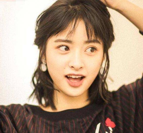 原创沈月掀起刘海看到路人镜头下样貌后网友真的不敢追