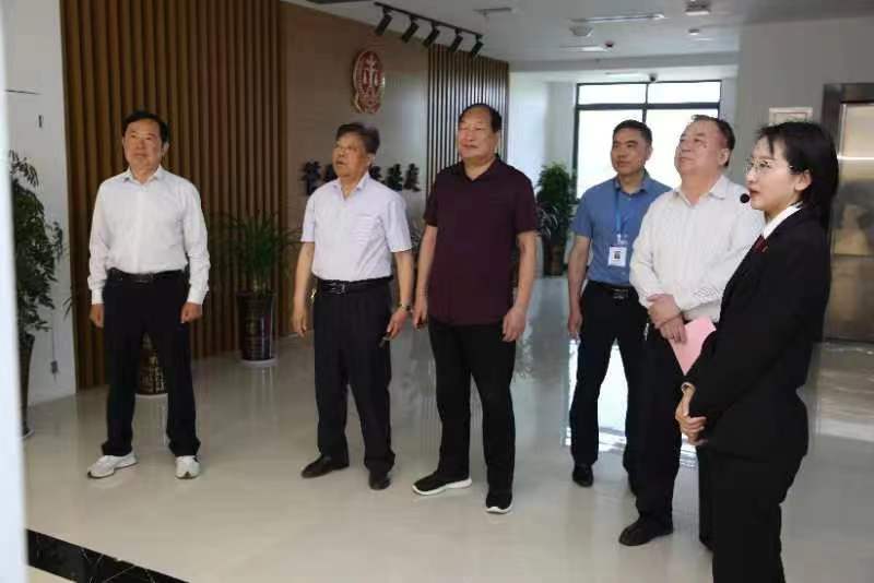 常务副主任傅维林,盱眙县管仲镇党委书记刘仁柱,镇长高伟及县关工委