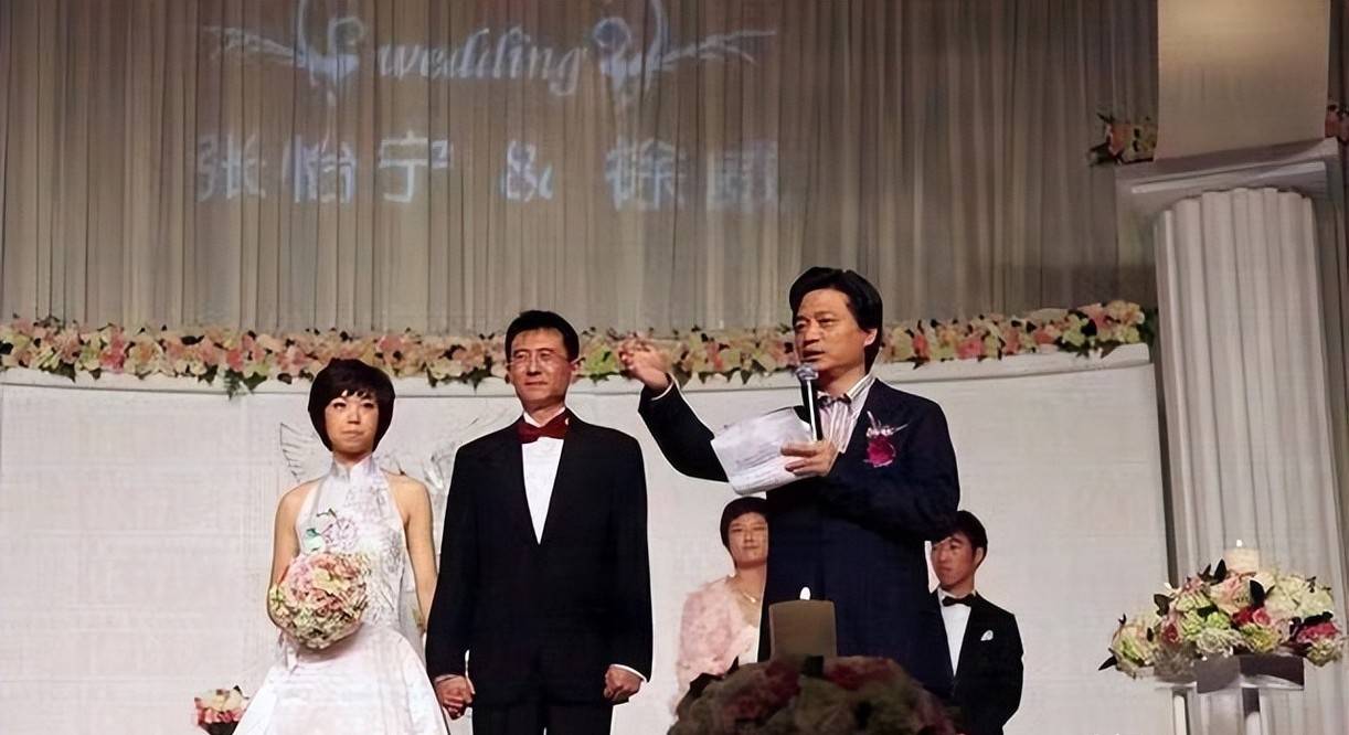因为徐威是过亿,商人的资产,当两人结婚的消息传出时,外界都忍不住