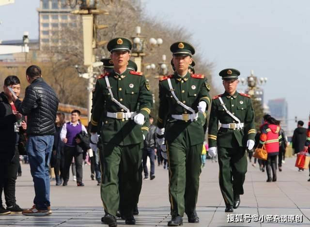 武警北京总队士兵执勤中目前,武警部队的基本建制是"总队—支队