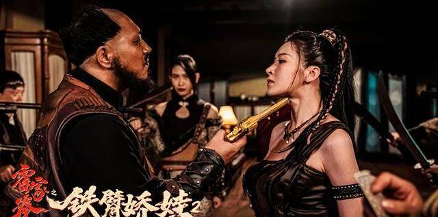 《铁臂娇娃2》上映,女主娇艳,武打硬朗,一部不讲剧情的电影_影迷_元素