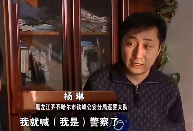 2011年一瘫痪老人在看谍战片,突然指着电视机喊:害