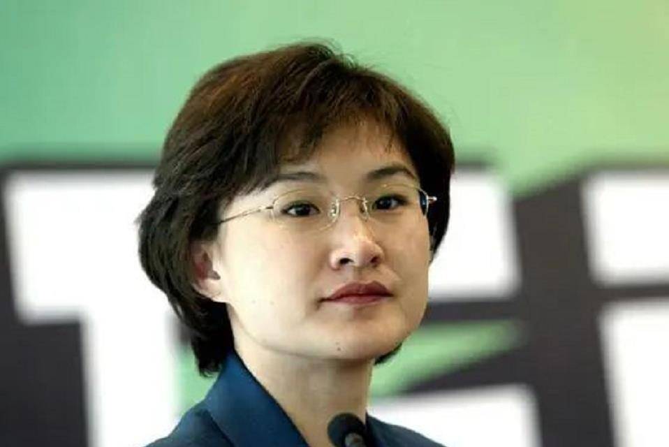 原创董倩与王世林央视一对著名主持人夫妻风光背后是心酸和无奈