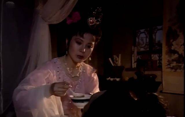 妹妹捷足先登,结局令人潸然泪下《香玉》_黄生_绛雪_牡丹花