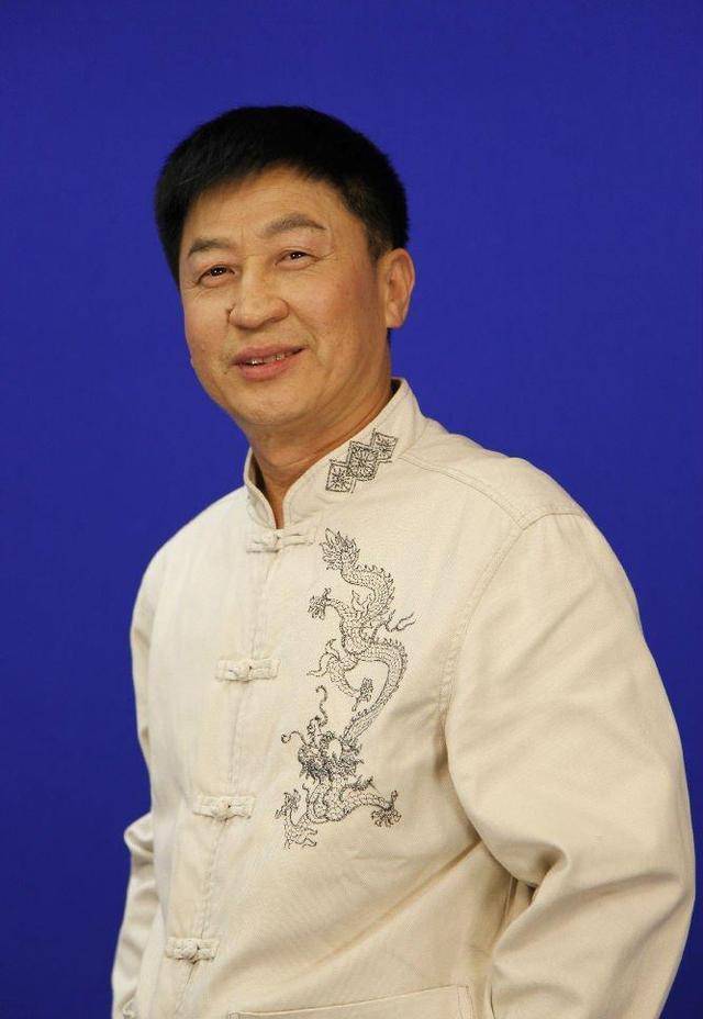 《七十二家房客》年过70的演员:太子炳宝刀不老,牛局80岁仍硬朗_彭