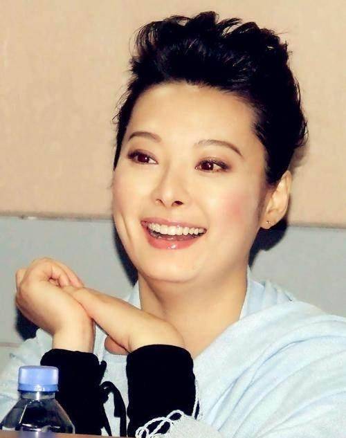 44岁袁立为什么热衷做公益?看看她的这段采访就知道了_赔偿_兄弟_片酬