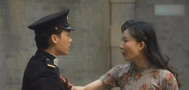 原创安家里被骂惨的宁馨演起了李易峰姐姐旗袍装又美又飒