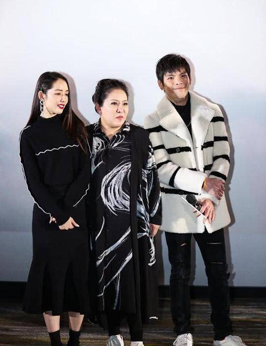 都知道向家的向太陈岚一直都是一个女强人,年轻的时候颜值高又有头脑