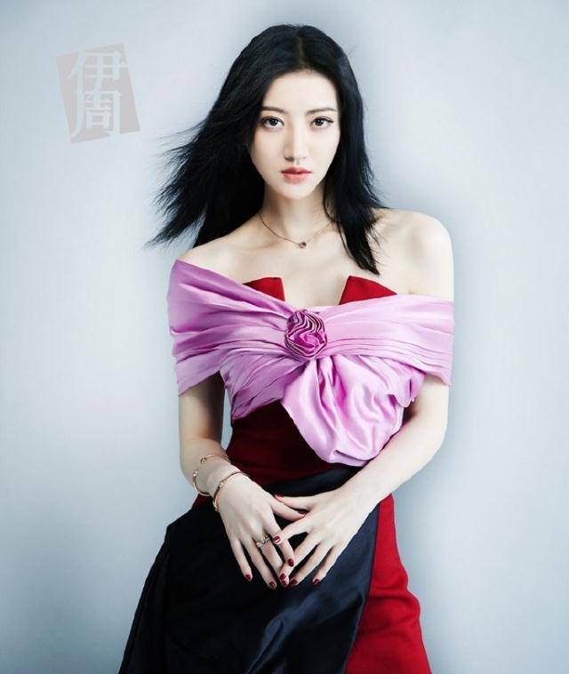 原创景甜拍摄杂志封面这几组照片不仅时尚更充满了创意