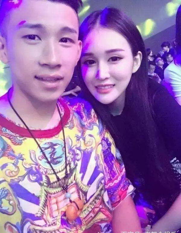赵本山女儿公布恋情,男友身家数十亿,打赏主播一掷千