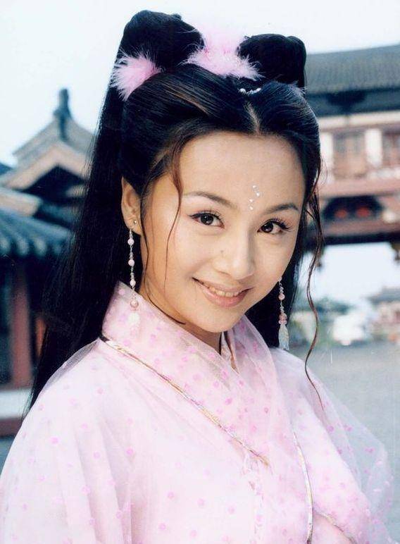 原创曹颖近照曝光不敢认造型还停留在10年前霍水仙如今变谢大脚