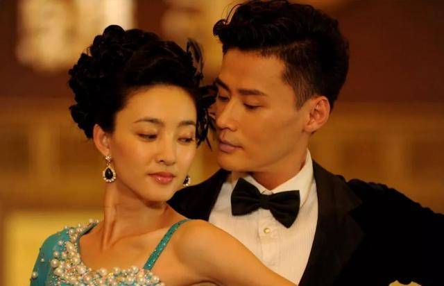 2012年,在王丽坤主演的电视剧《枪花》中,程枫第一
