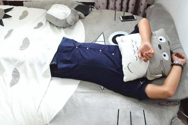 男性睡觉两腿一分会怎么样身体惊喜改变明眼人或一看便知