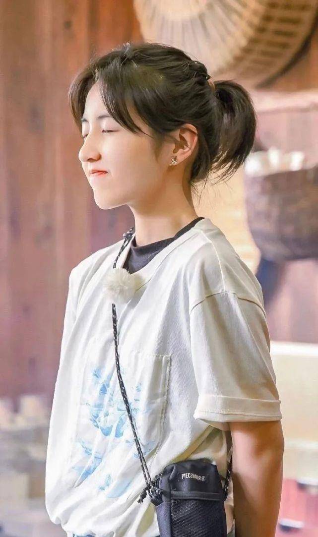 原创明星壁纸未来将会有一个属于她的时代叫做张子枫时代