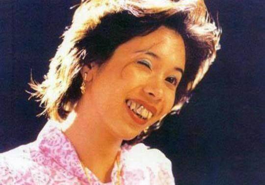 女星扮丑真是费尽心思只有她放不下包袱演乞丐都要一尘不染