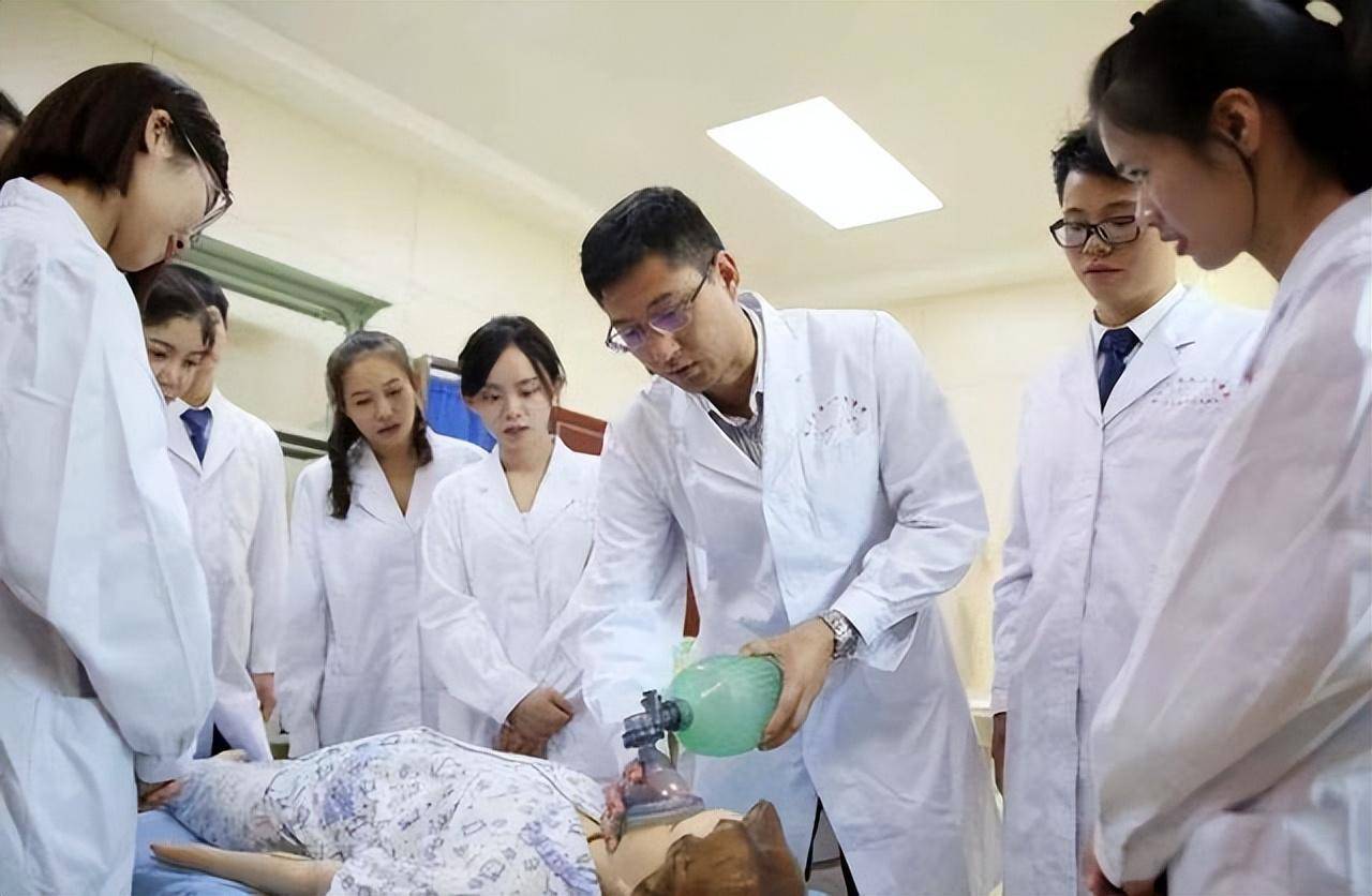 临床医学专科五年制(五年全日制本科临床医学专业)