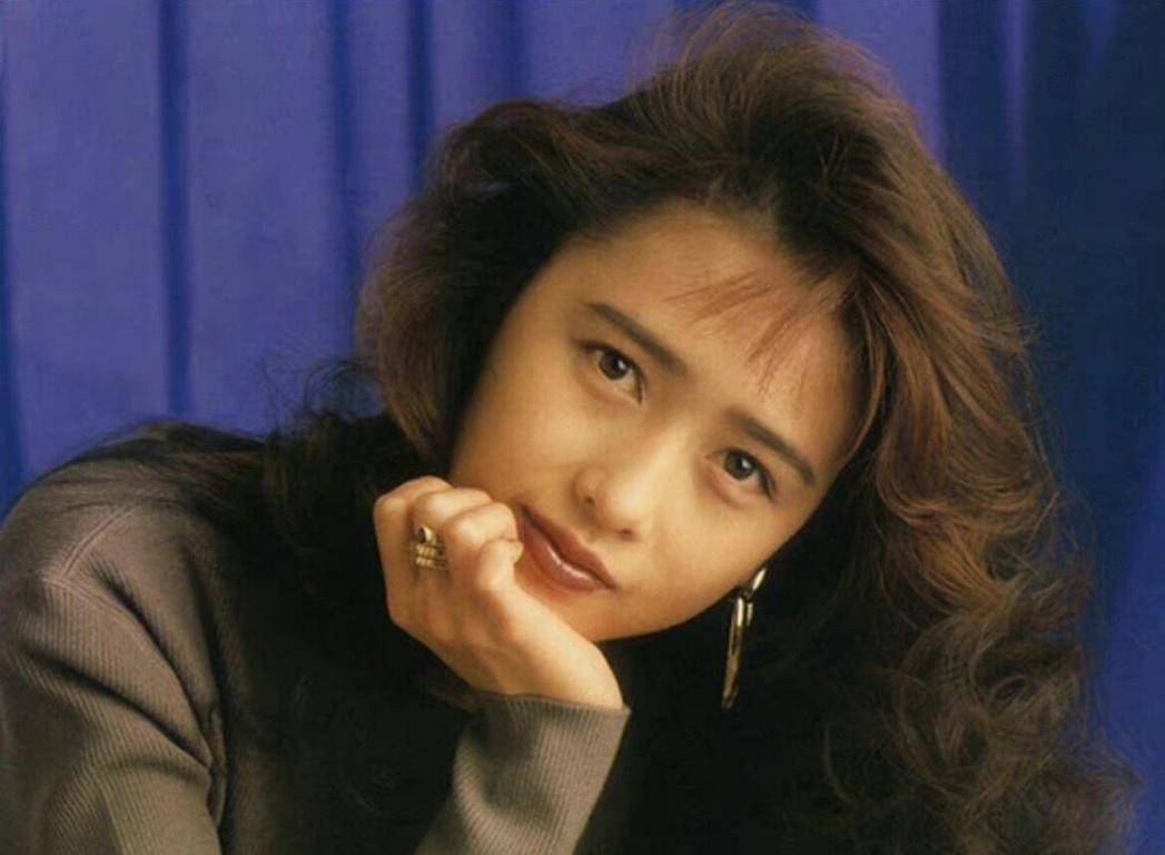 原创看了工藤静香80年代的穿搭突然明白时尚是个轮回也不分年龄