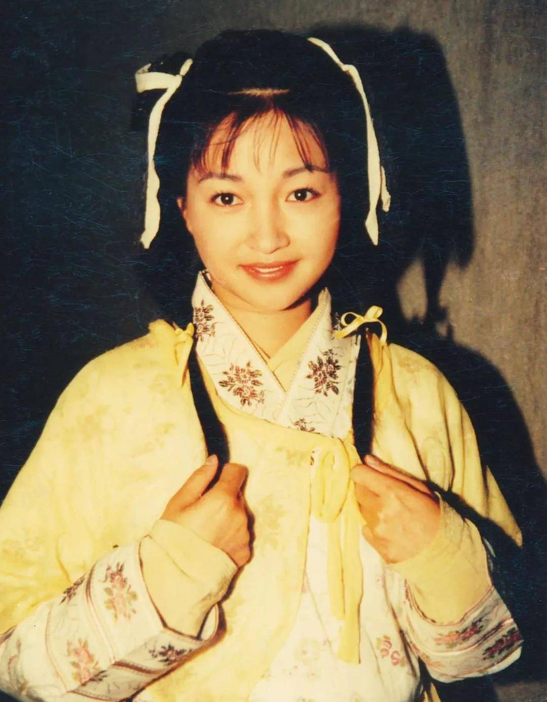 李绮红还在众多影视剧中刷脸无数,1997年,李绮红与钟汉良合作电影