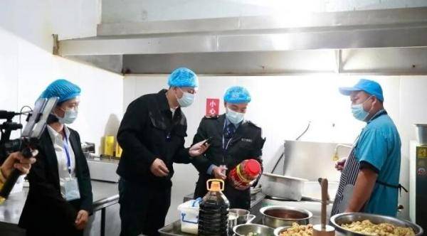 驻马店市为在校就餐学生购置食物平安责任险