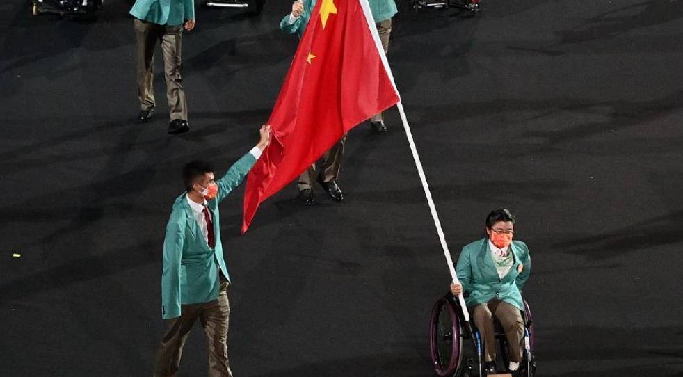 太震撼！中国残奥代表团声势浩荡，好像一条巨龙，冲击5连榜首