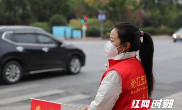 劝导平安保出行,引领文明新风气 劝导平安保出行,引领文明新风气