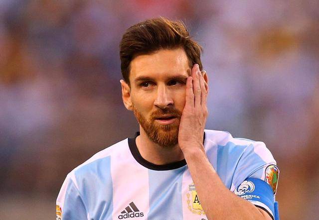 世界杯又出新情况！阿根廷球员被曝要求主帅下课，小组出线困难