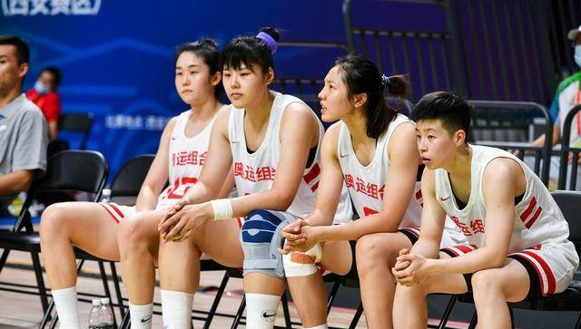 李月汝10中10！韩旭9中9！女篮36分大胜进决赛，广东大赢家