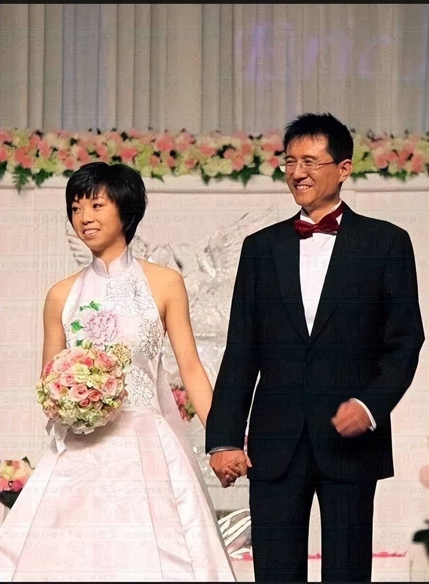 42岁张怡宁现状，儿女双全，老公比她大20岁，曾与袁立相恋12年