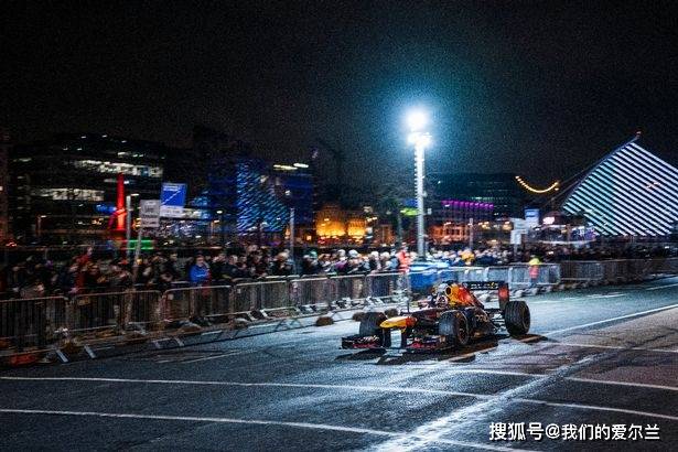 【图集】F1赛车手在都柏林船埠的出色演出让现场不雅寡血脉偾张