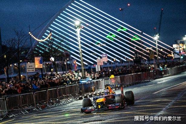 【图集】F1赛车手在都柏林船埠的出色演出让现场不雅寡血脉偾张