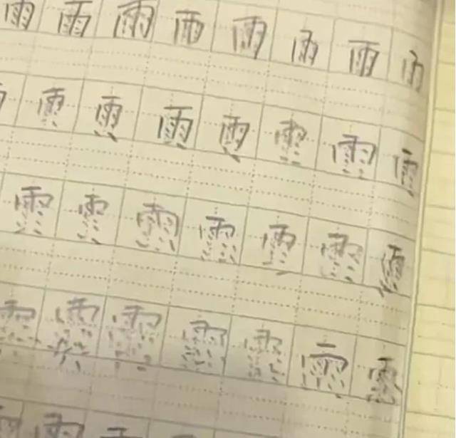 孩子练字练到瓦解，想要处理那个问题，无妨先领会他们的开展规律