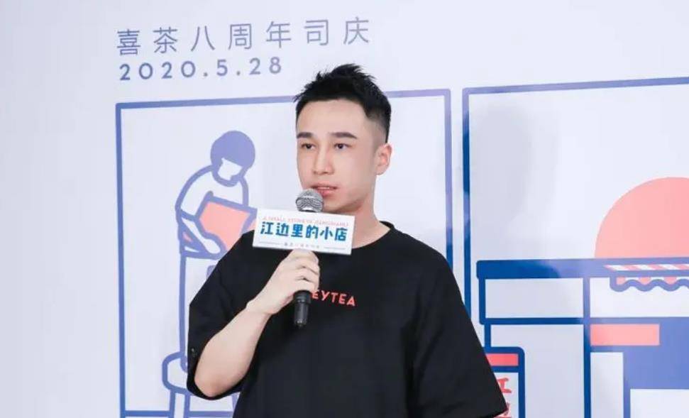 华为手机叫人帮刷机
:90后白手起家第一人，大专学历，29岁狂赚45亿，他做对了什么？